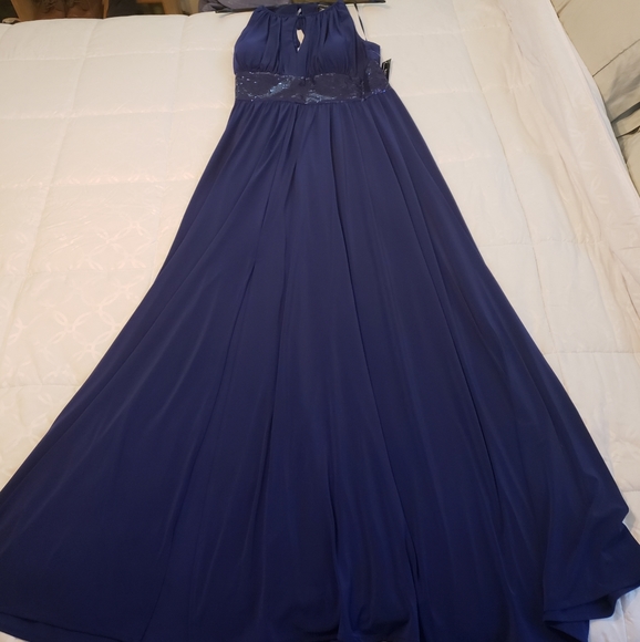 Full length gown - Picture 2 of 4